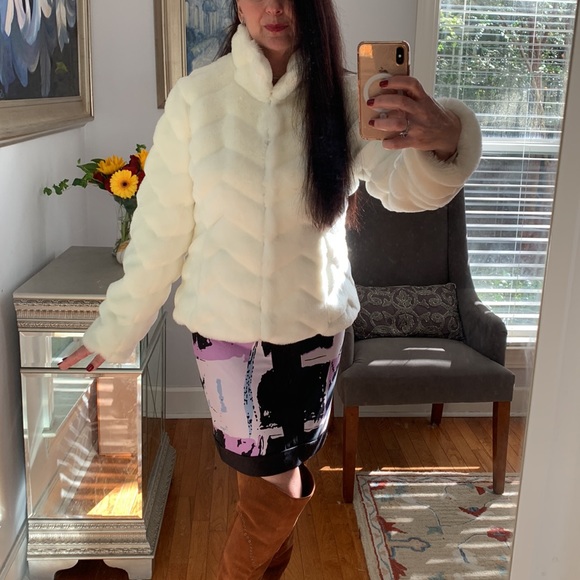 WHBM chevron Faux FUR white ivory coat jacket sold out $228 M 6 8 romantic - Picture 13 of 13